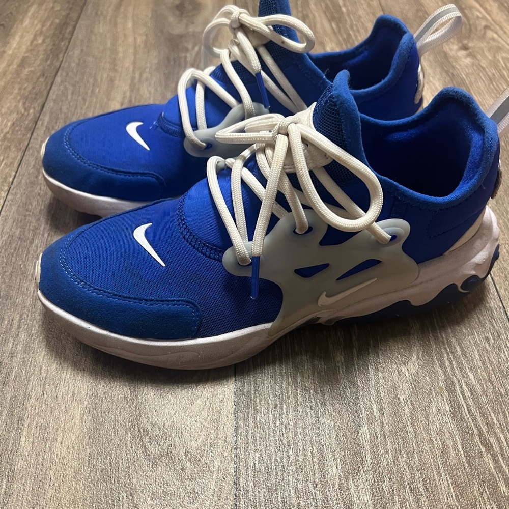๐ Womens 8 Nike react shoes ๐ - Picture 3 of 8